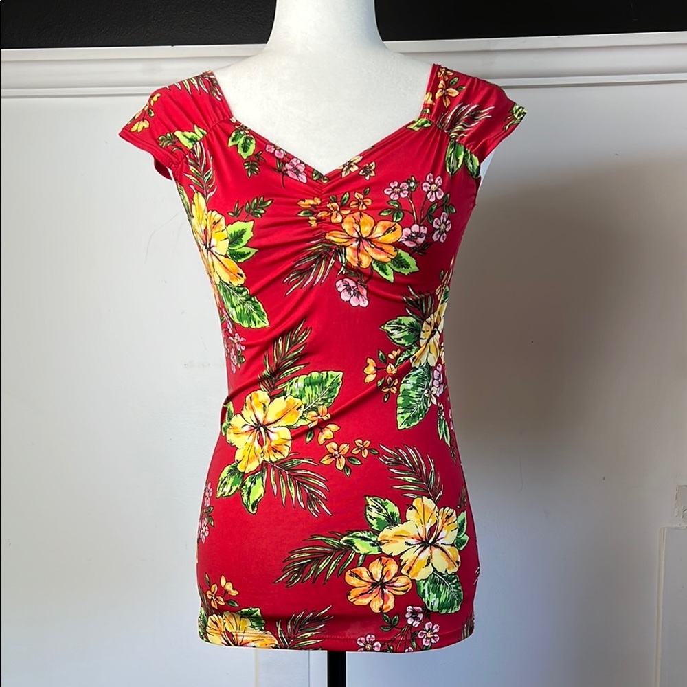 Retrolicious Tropical Red Floral Hawaiian Summer Isabel Pinup Top